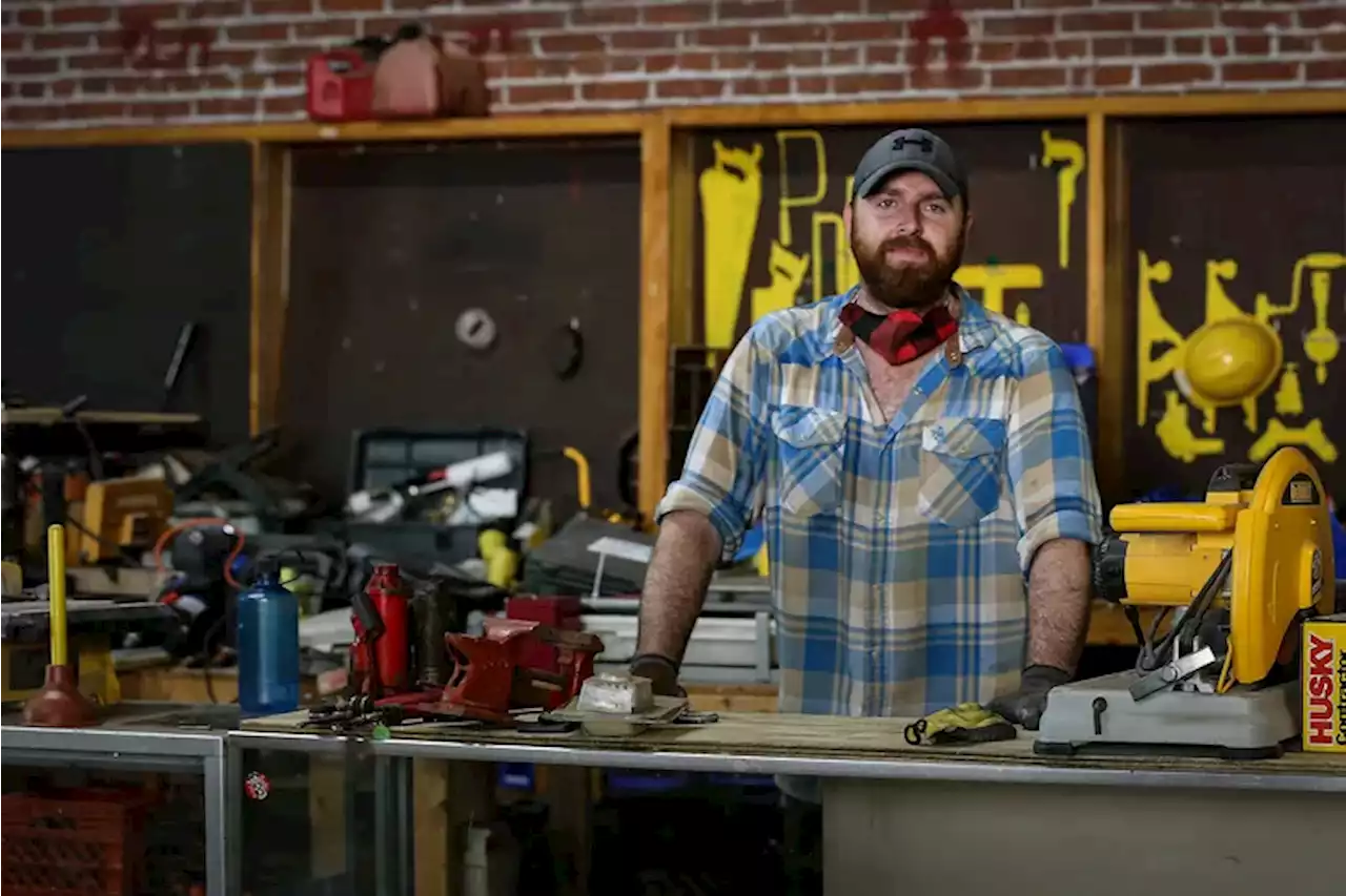 Tacony salvage shop needs to move by Monday. It’s giving away sinks, lumber, and more.