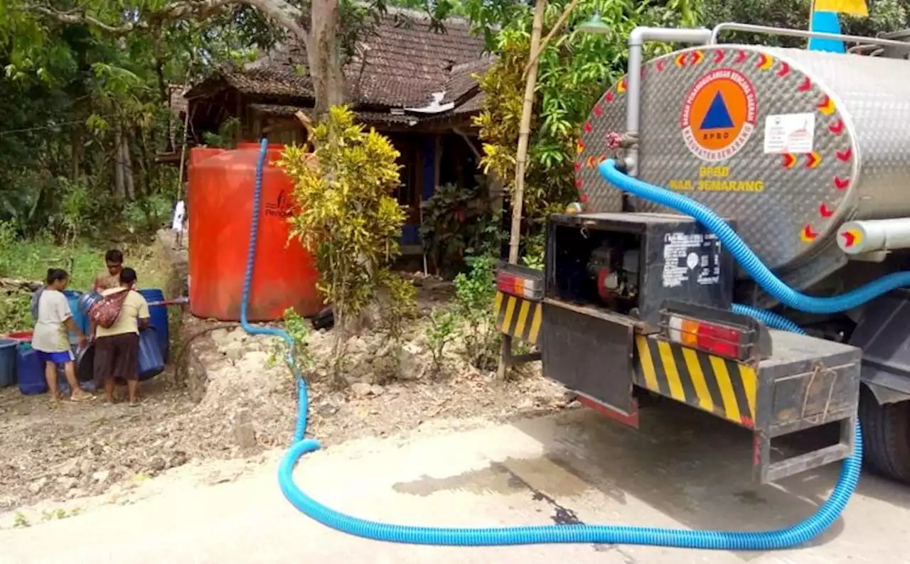 BPBD Salurkan 20 Ribu Liter Air Bersih untuk Dusun Kropoh |Republika Online