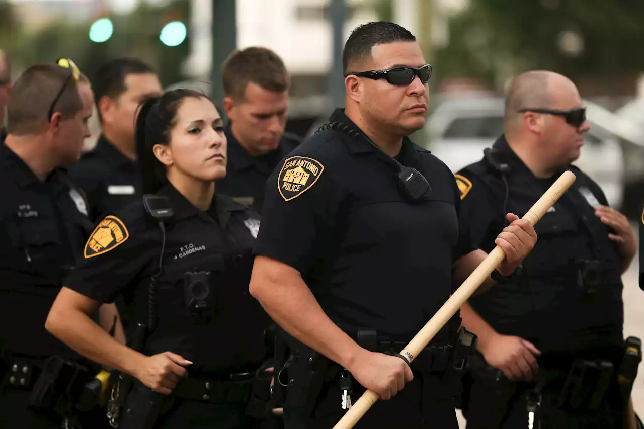 'Wandering officers' find new jobs in Texas, again and again