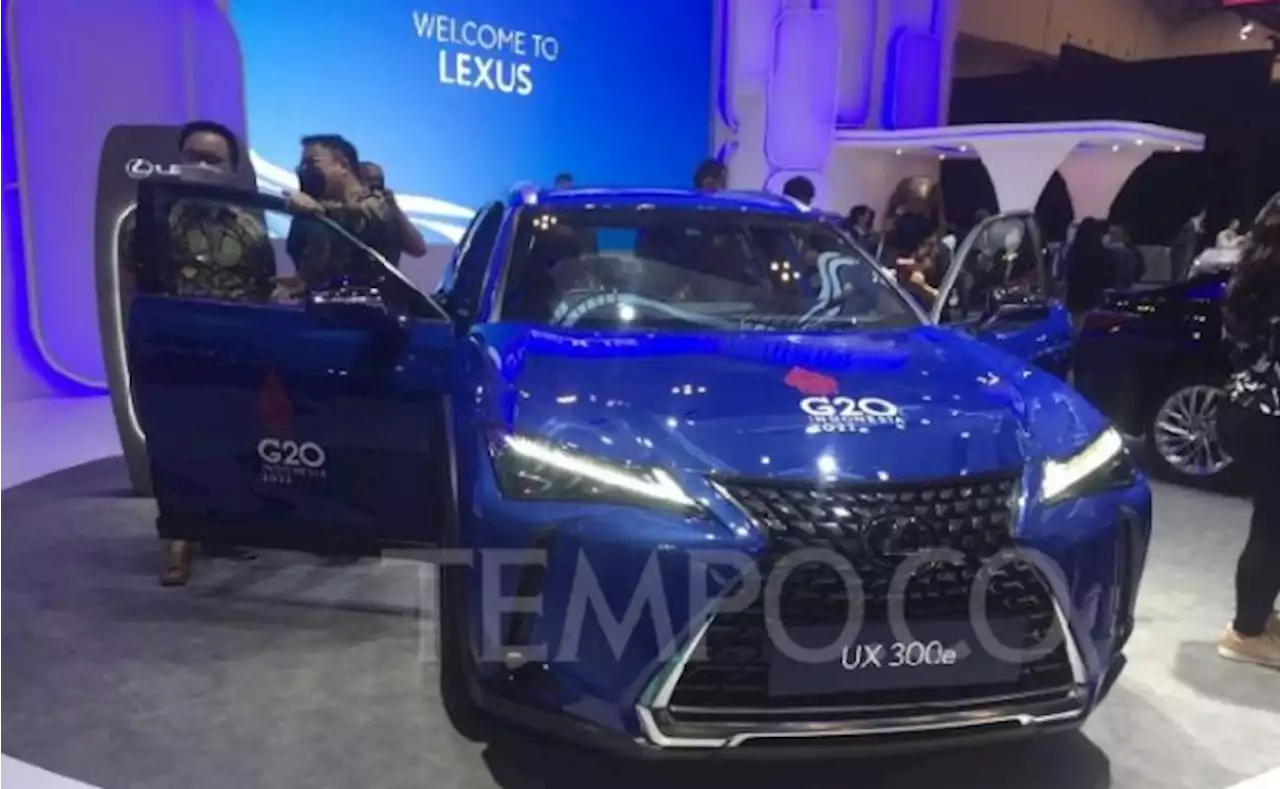 Mobil Listrik Lexus UX 300e Dipamerkan di GIIAS 2022