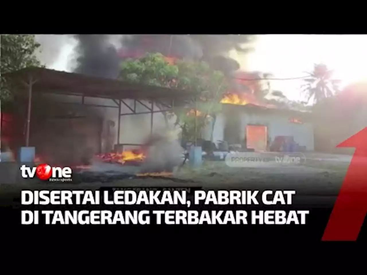 Kebakaran Pabrik Cat, 5 Mobil Pemadam Dikerahkan - tvOne