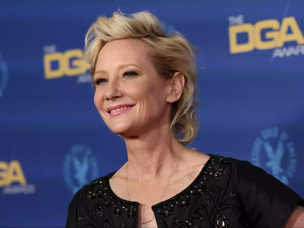 Anne Heche on life support after crash, survival 'not expected'