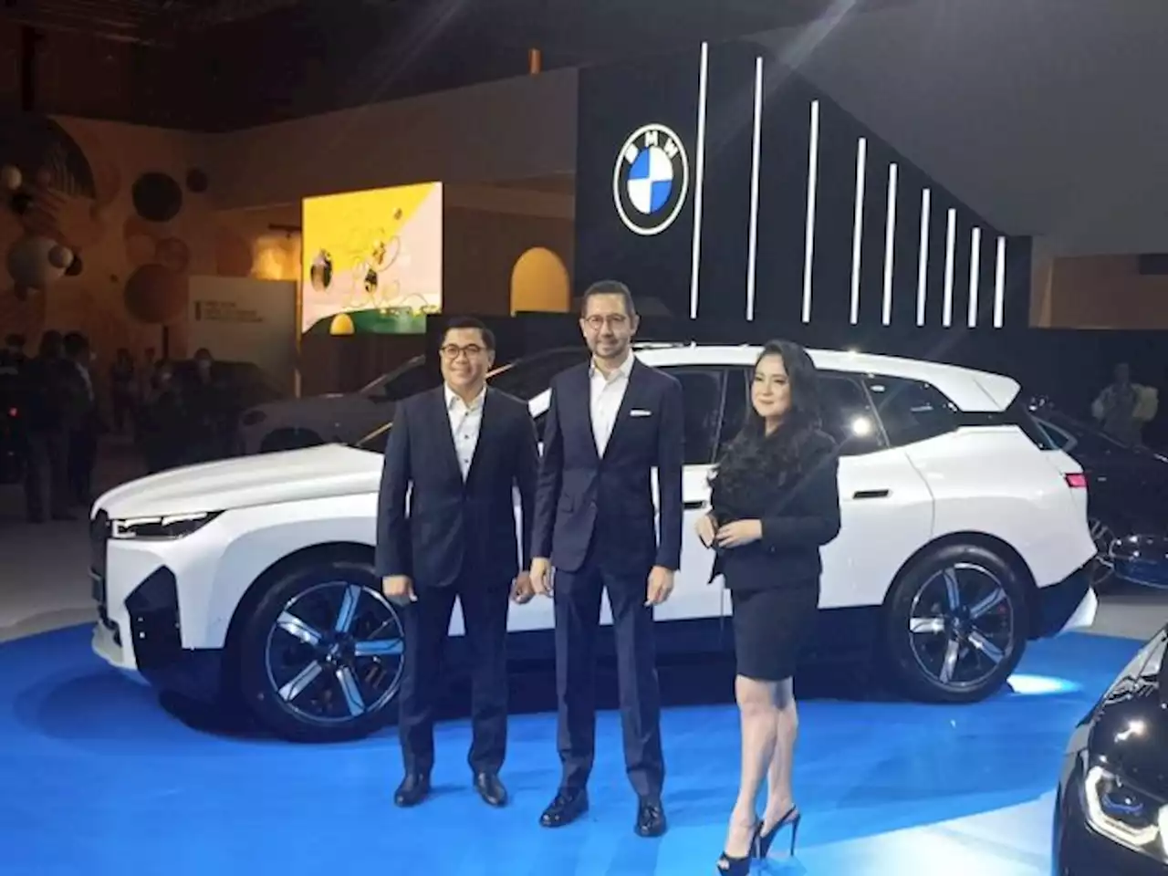 BMW Pamerkan Kendaraan Listrik iX dan i4 di GIIAS 2022, Ini Wujudnya