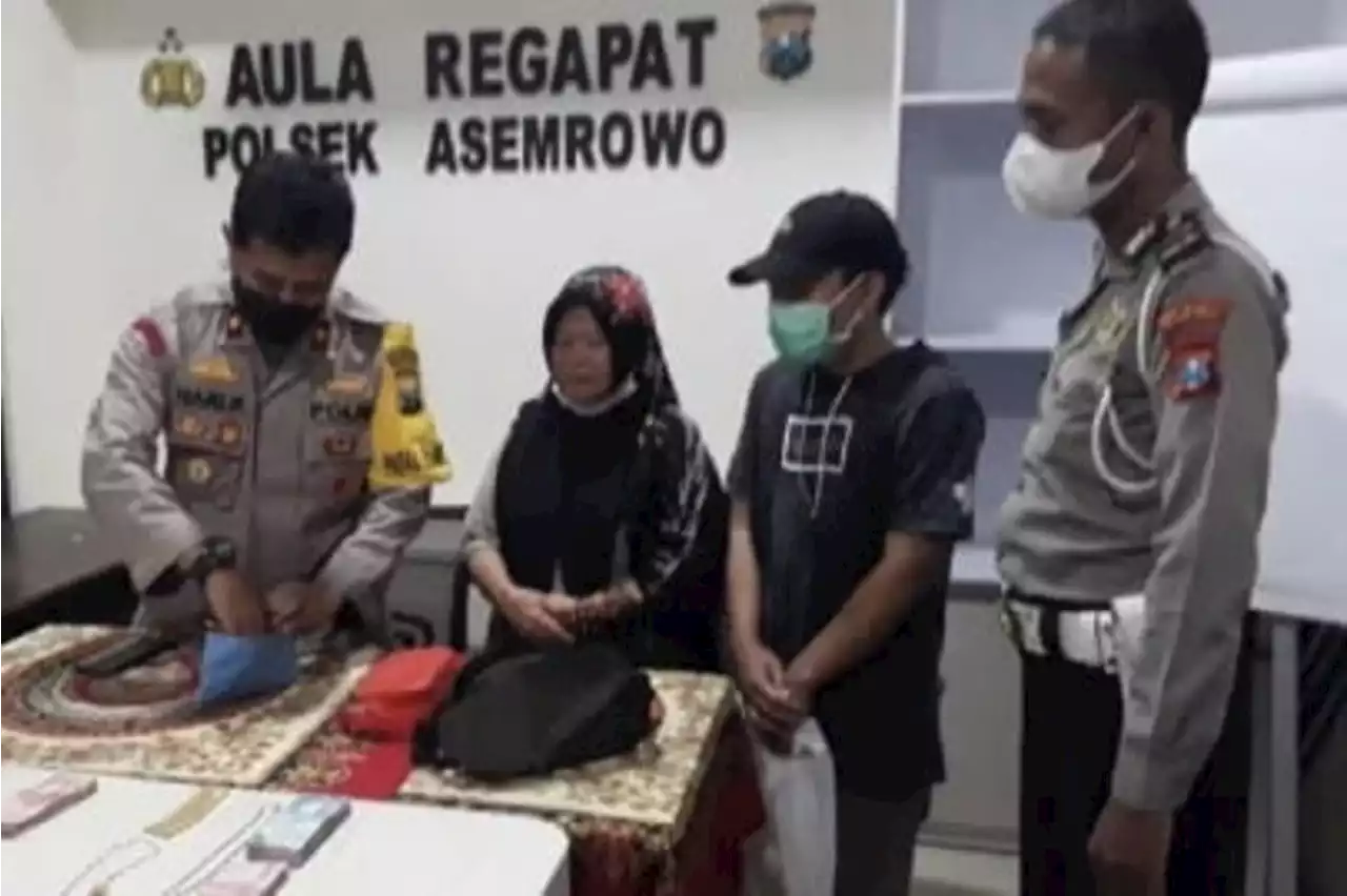 Polisi Temukan Tas Perempuan di Pasar Loak, Isinya Mengejutkan