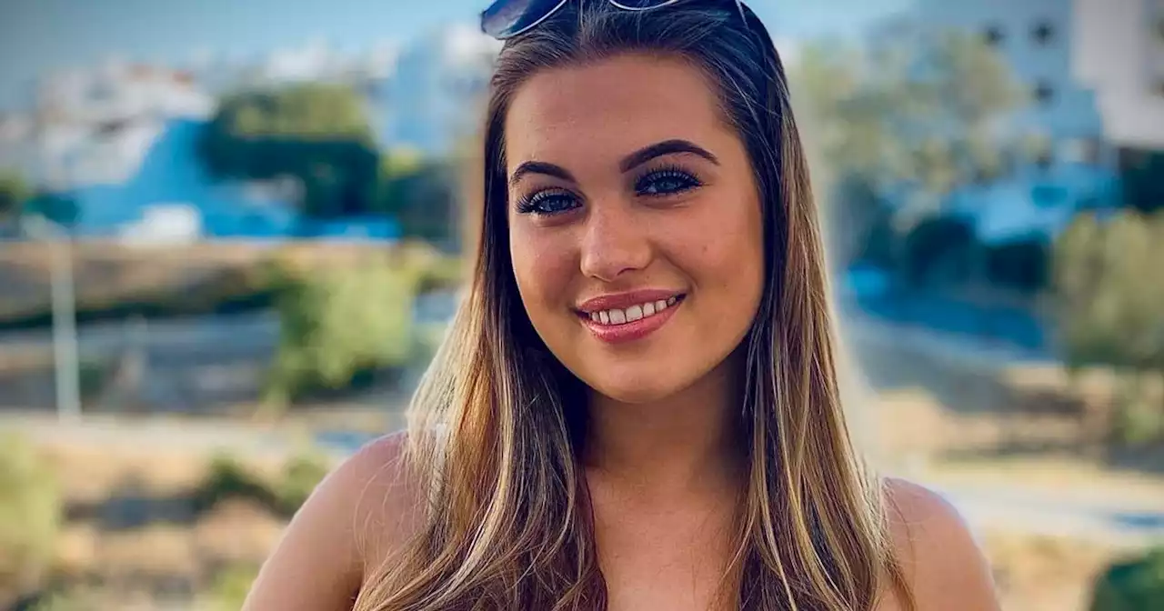 Dad calls for tougher social media rules after 18-year-old daughter's death