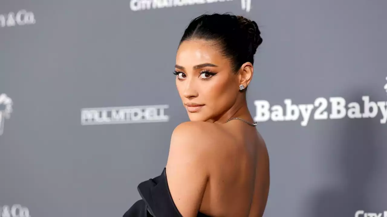 Shay Mitchell Talks Weekender Bags