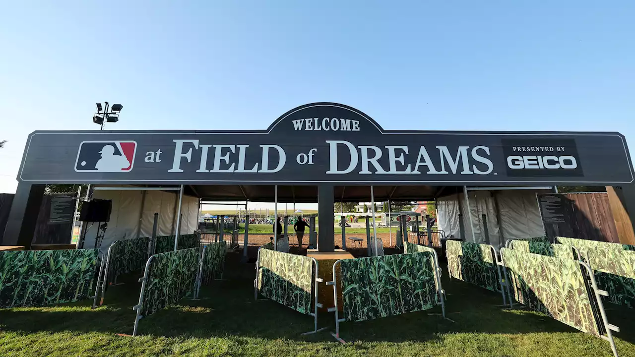 Twitter Has Strong Feelings After Hologram Harry Caray Sings 7th Inning Stretch at Cubs' Field of Dreams Game