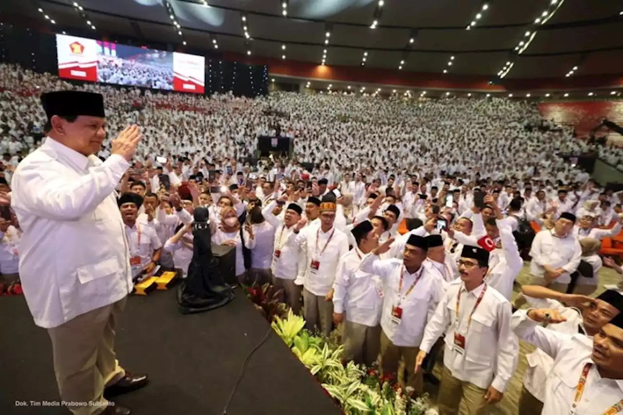 Merinding! Momen Para Pendukung Prabowo Nyanyikan Yel-Yel Dukungan: Kami Selalu Ada di Sini