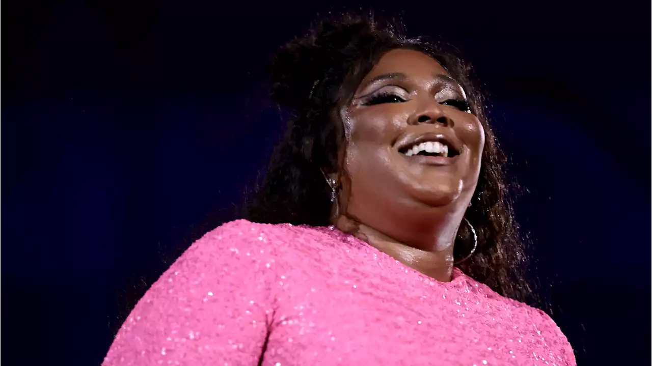 Lizzo Embraced Barbiecore With a Super Sparkly ‘Fit