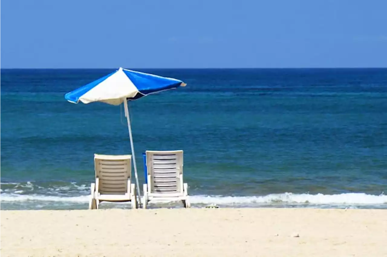 Umbrella swept by wind kills woman at South Carolina beach