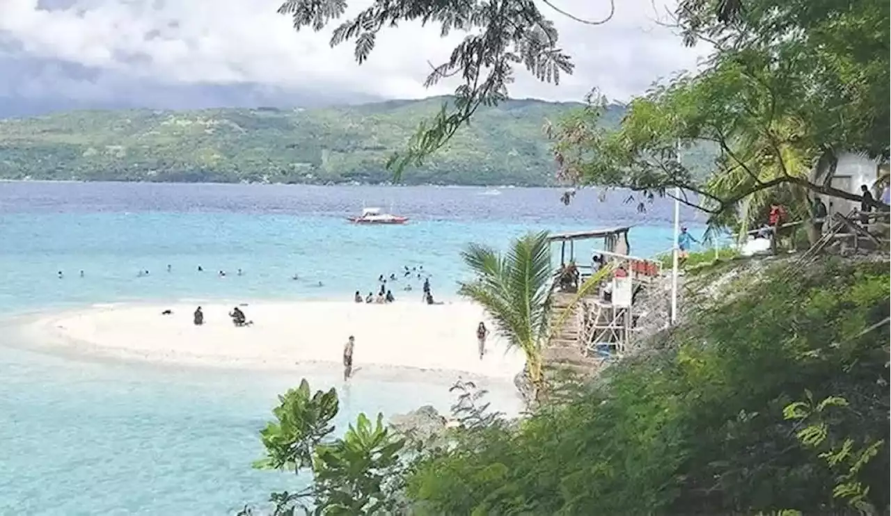 Nearly 1 million tourists visit Central Visayas