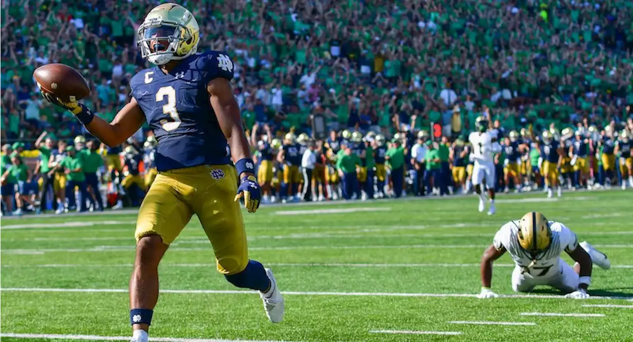 Notre Dame Wide Receiver Avery Davis Suffers Season-Ending ACL Injury to His Right Knee