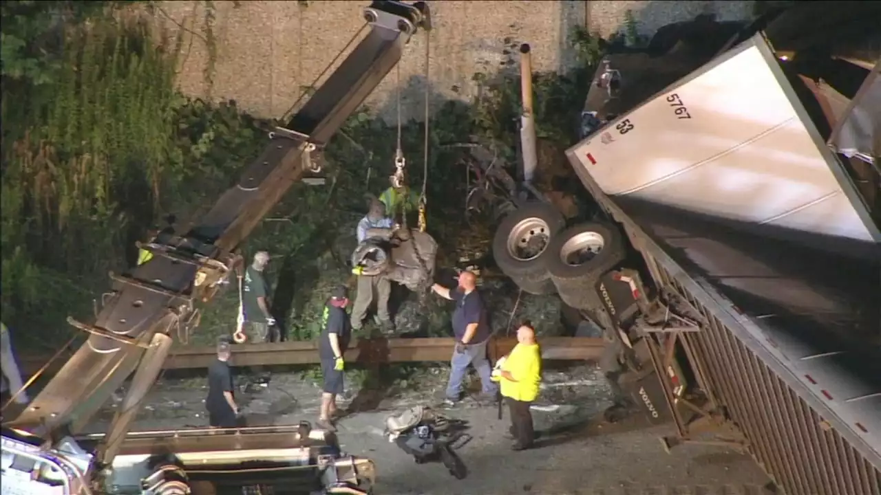 Tractor-trailer crash shuts down I-476 in Radnor, Delaware County