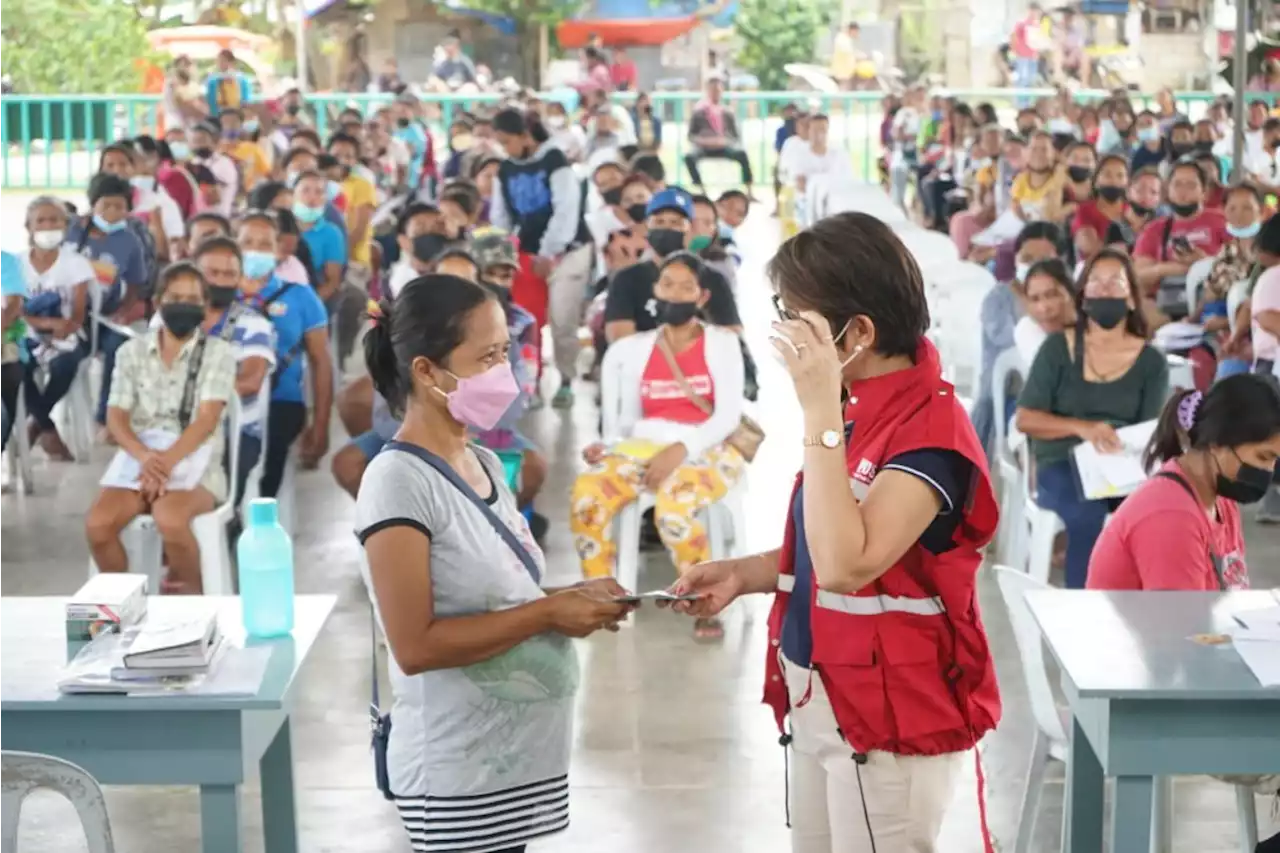 Almost 3K Odette-hit families in Cebu get P15,000 aid from DSWD