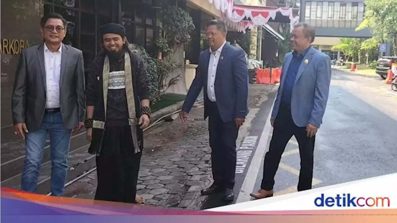 Jatim Sepekan: Perseteruan Gus Samsudin Vs Pesulap Merah-Mayat Dalam Selang