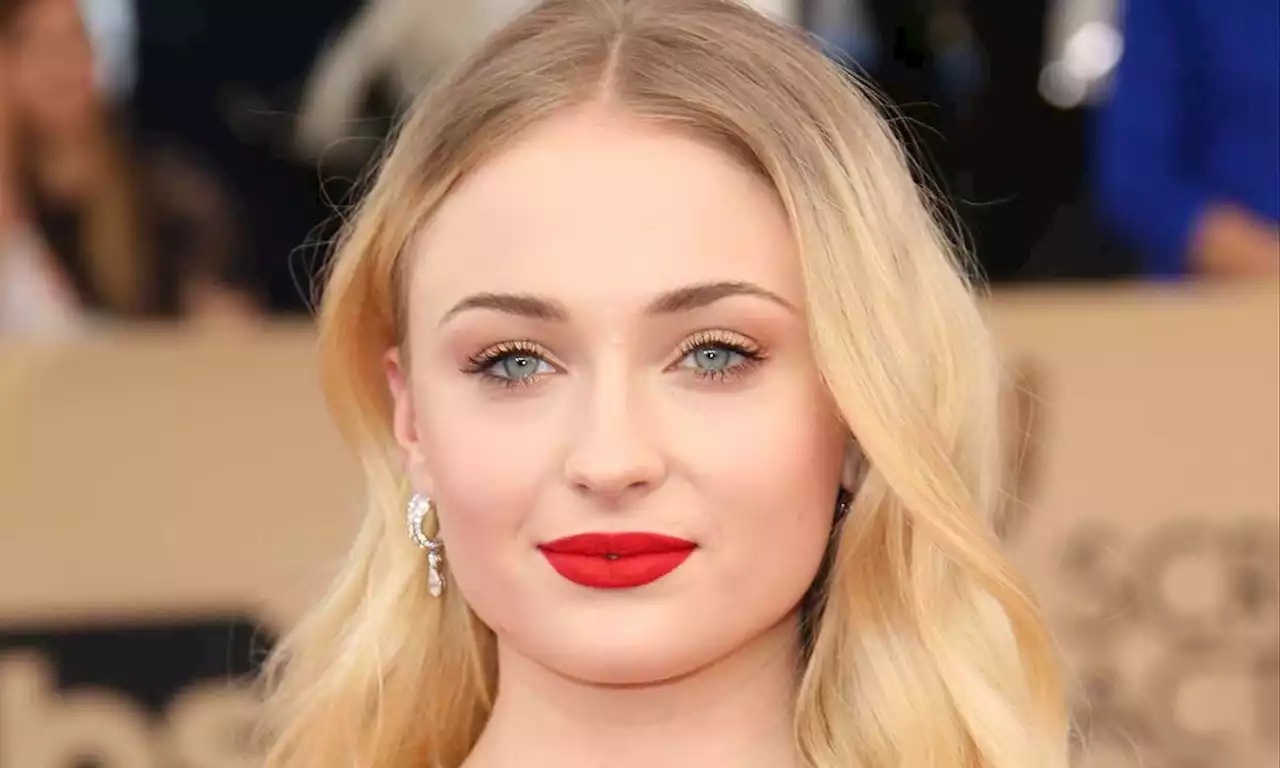 Sophie Turner stuns in white jeans while partying with the Beckhams