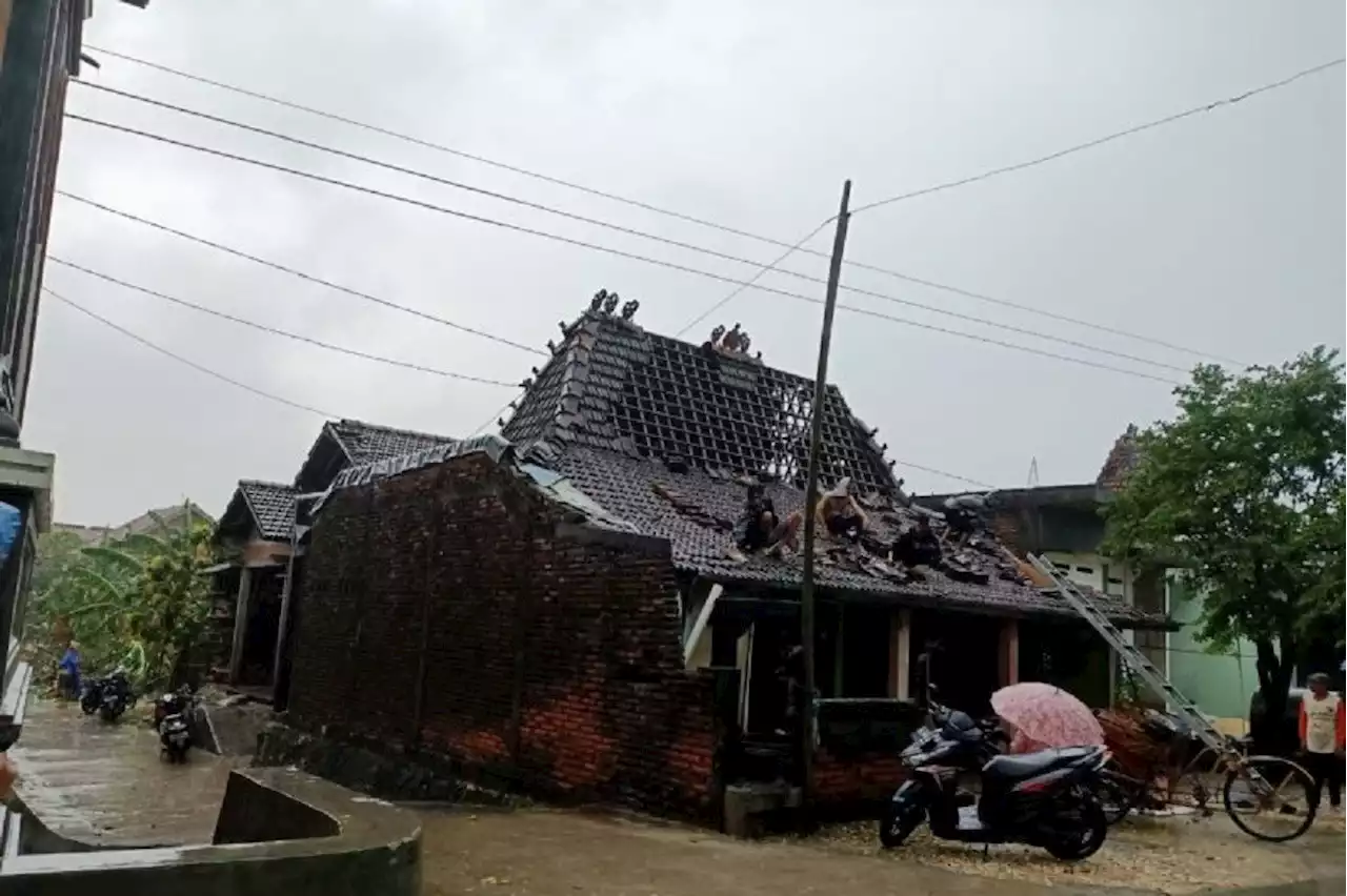 Puluhan Rumah di Kudus Rusak Diterjang Angin Puting Beliung