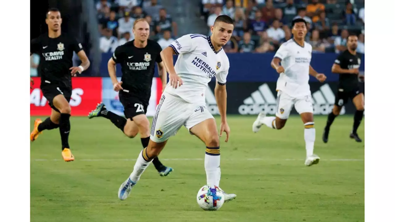 With 11 games left, Galaxy seeks momentum in tight playoff race