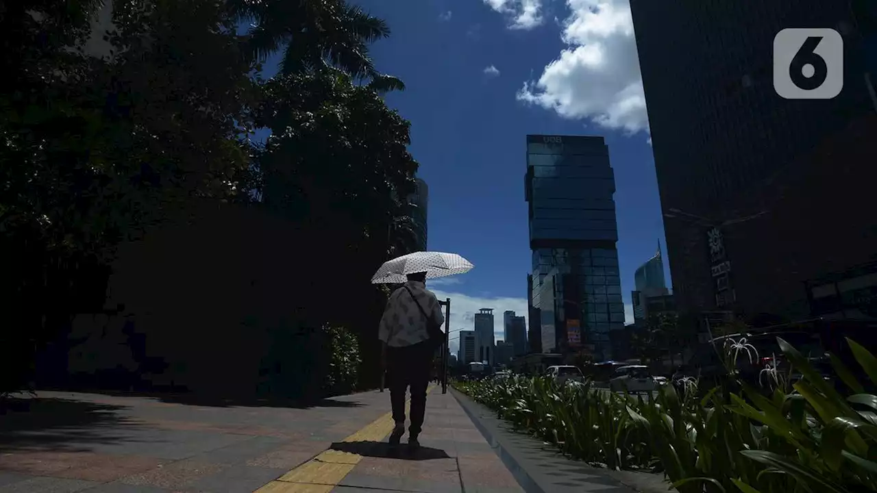 Cuaca Besok Minggu 12 Agustus 2022, Langit Pagi Jakarta Cerah Berawan