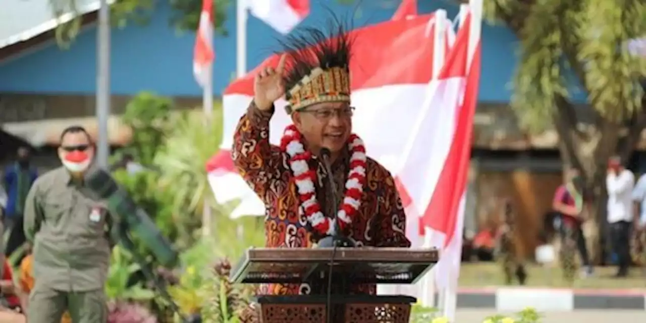 Pesan Kebangsaan Mendagri Tito di Balik Pembagian 10 Juta Bendera Merah Putih di Papu | merdeka.com