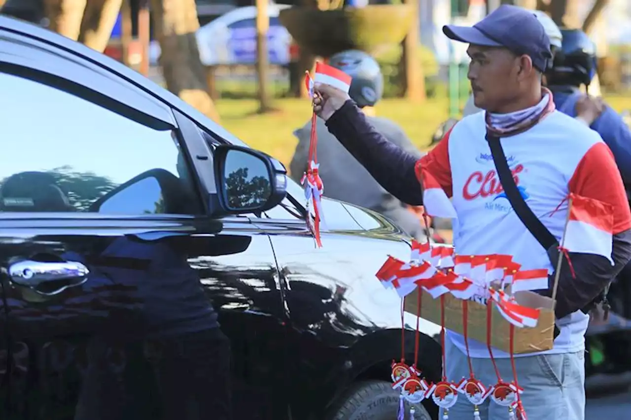 HUT Republik Indonesia Jadi Ladang Rezeki bagi Penjual Bendera di Batam - Pikiran-Rakyat.com