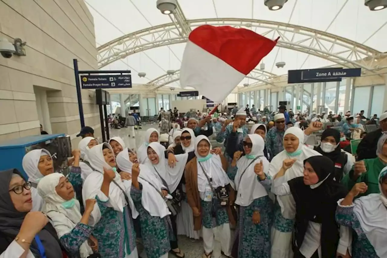 Indonesia Raya Iringi Kepulangan Kloter Terakhir Jemaah Haji Indonesia ke Tanah Air - Pikiran-Rakyat.com