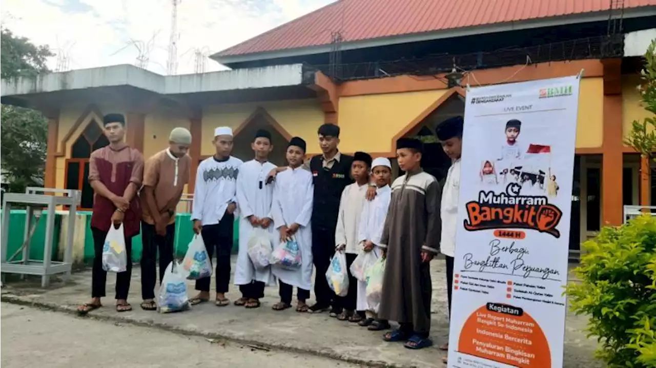 Muharram Bangkit, BMH Bahagiakan Dino, Rahmat dan Santri Yatim lainnya di Parepare |Republika Online