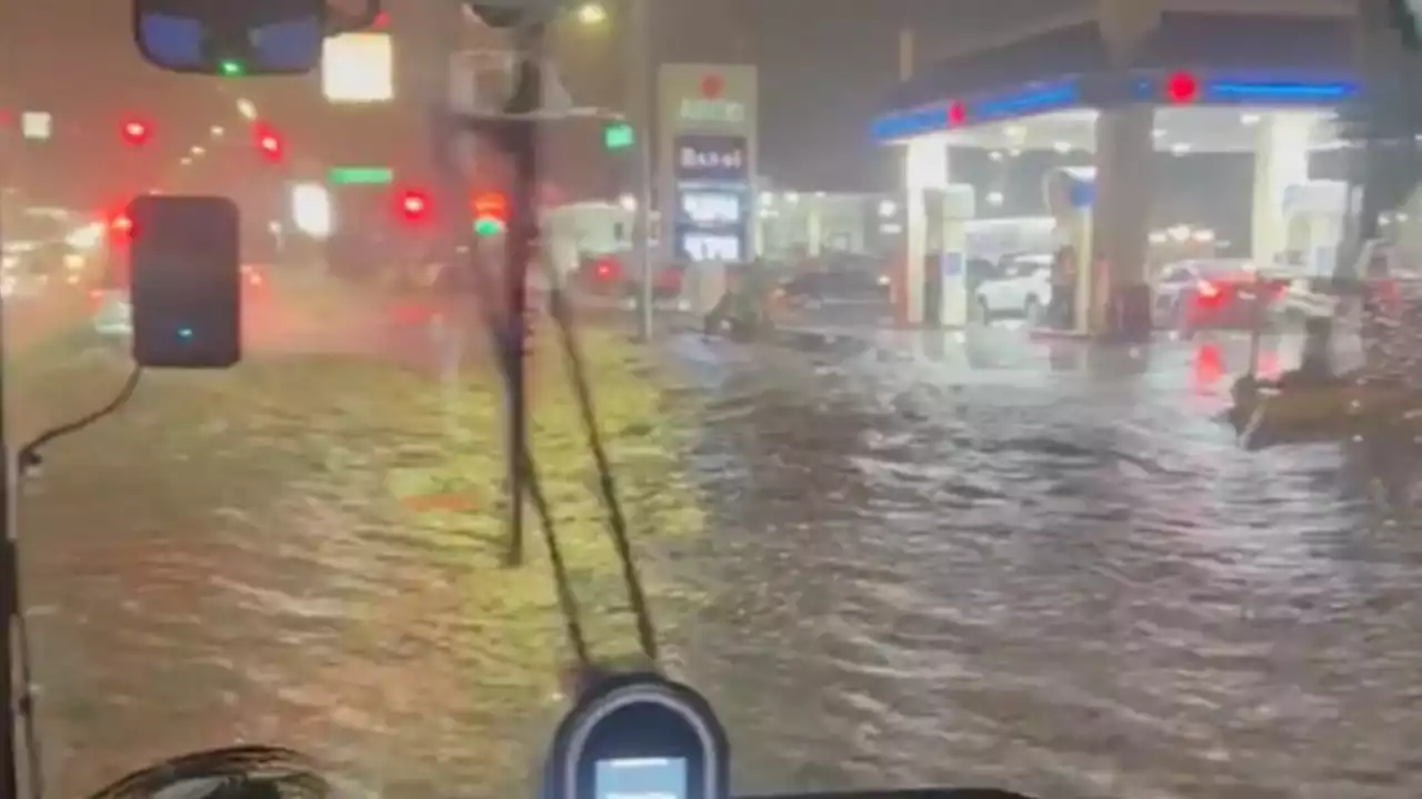 Flash floods hit Las Vegas strip with water pouring into iconic casino