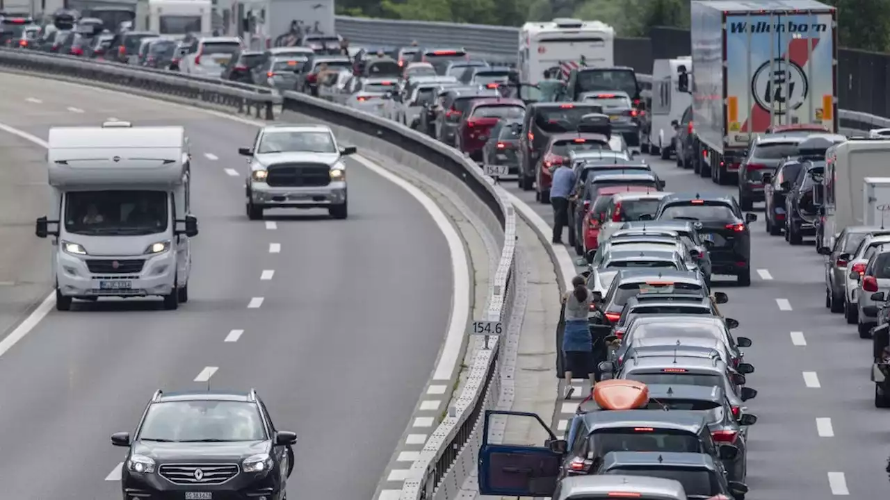 10 Kilometer Stau vor dem Gotthard Richtung Süden