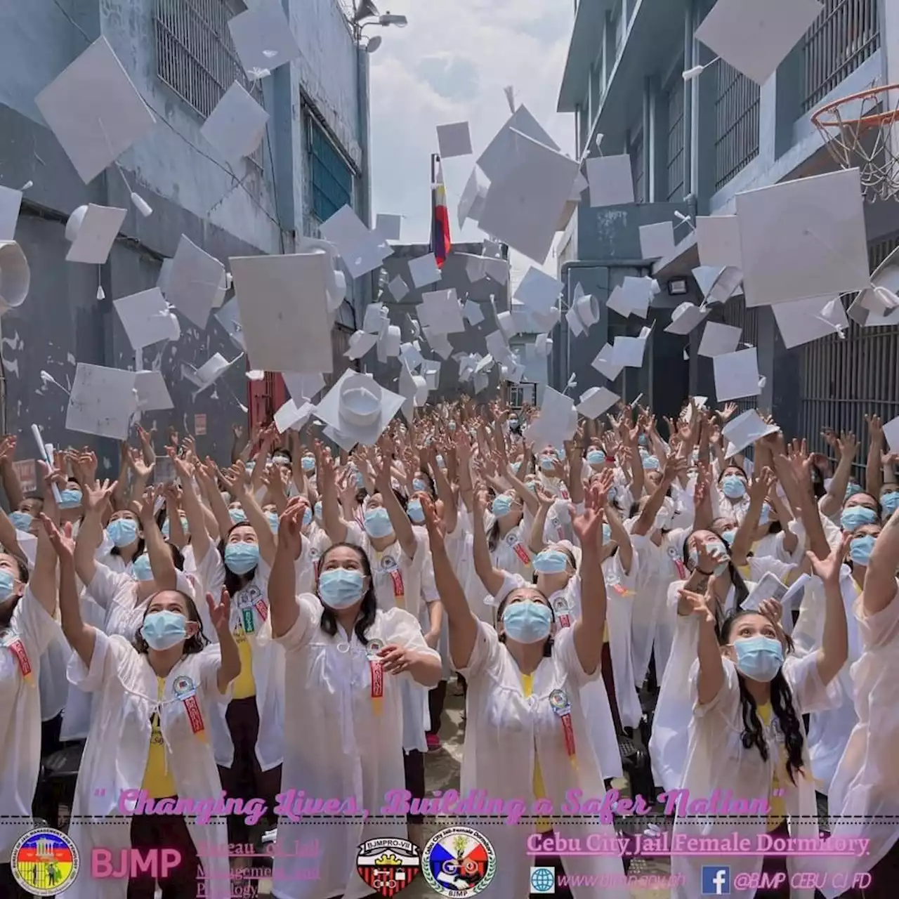 129 Cebu City Jail Female Dorm inmates graduate from ALS