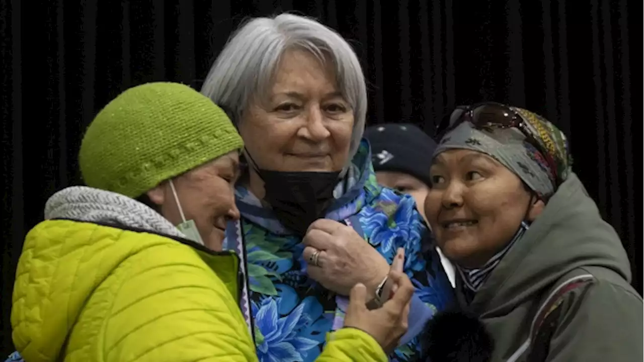 Ottawa should offer Indigenous-language training, exemptions to public servants: memo