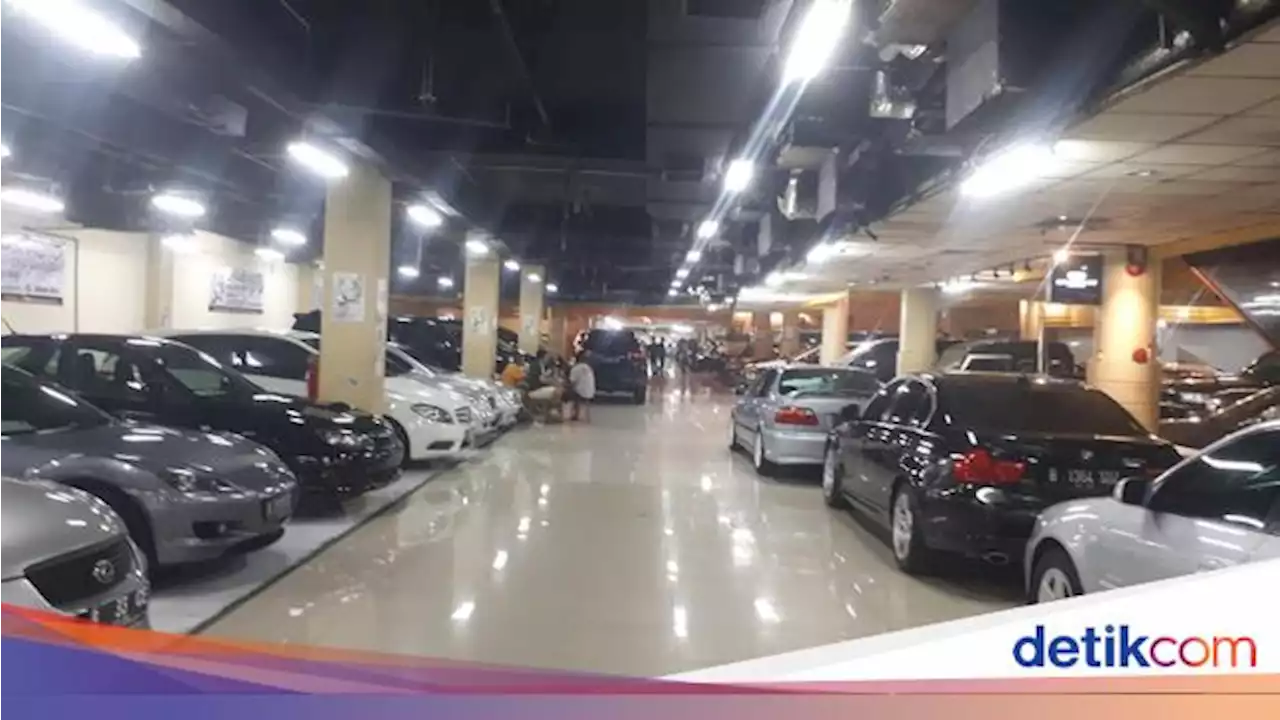 Kebal Pandemi, Bursa Mobil Bekas di Blok M Tetap Ramai Meski Malnya Sepi