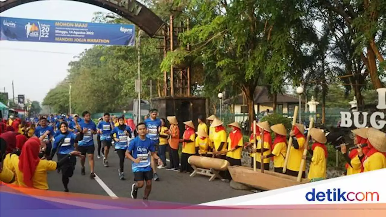 Keseruan Jogja Marathon 2022 di Candi Prambanan