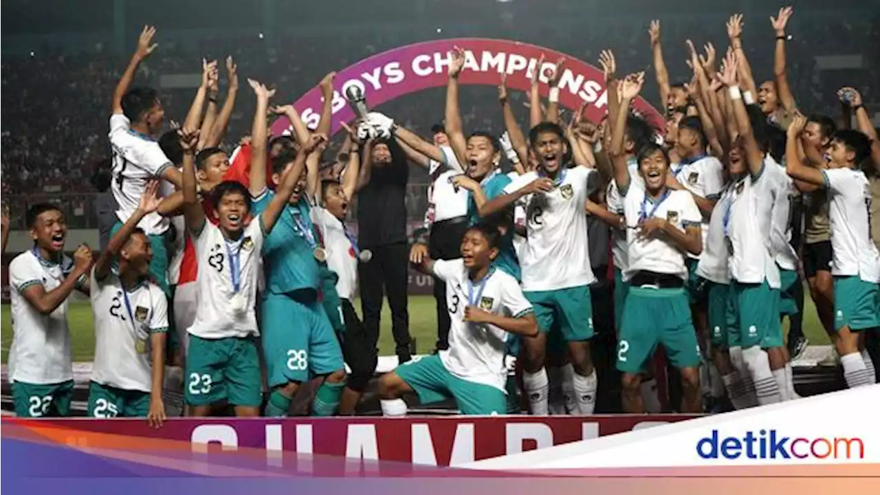 Menpora Amali Jelaskan soal Ikutan Angkat Trofi Timnas U-16