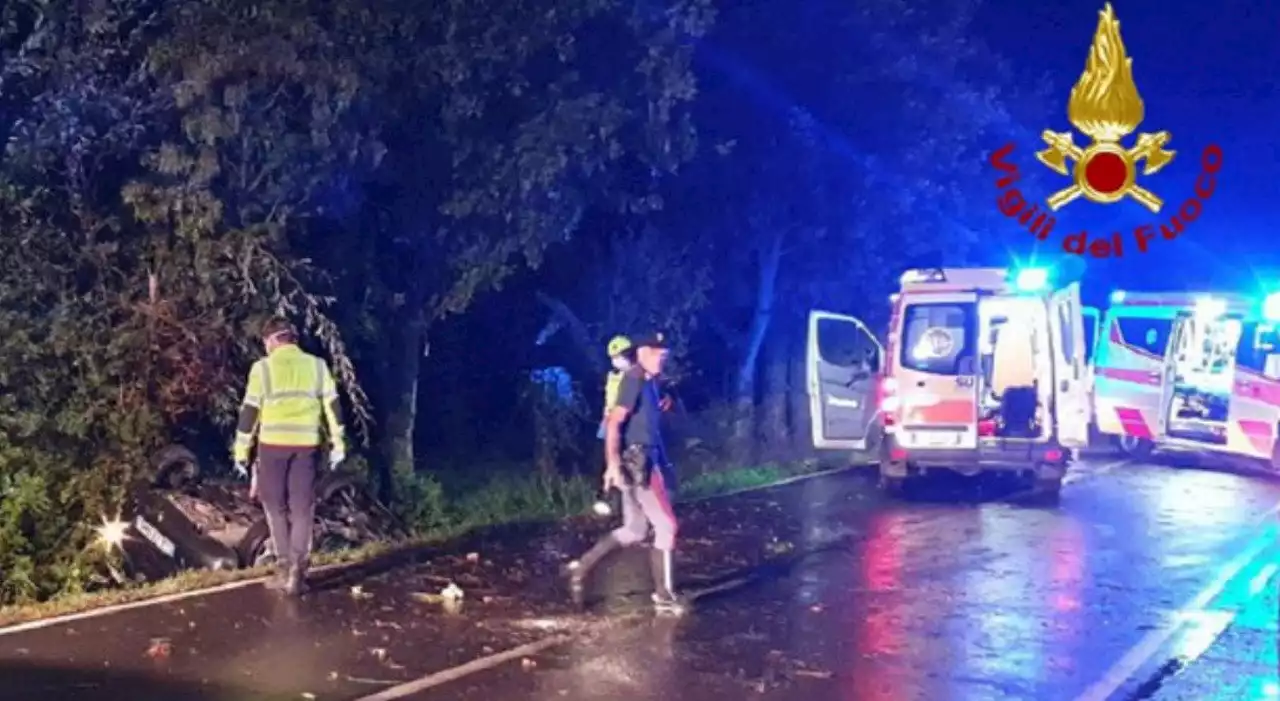 Incidente nella notte, morti 4 ragazzi a Godega di Sant'Urbano: avevano tutti fra i 18 e i 19 anni