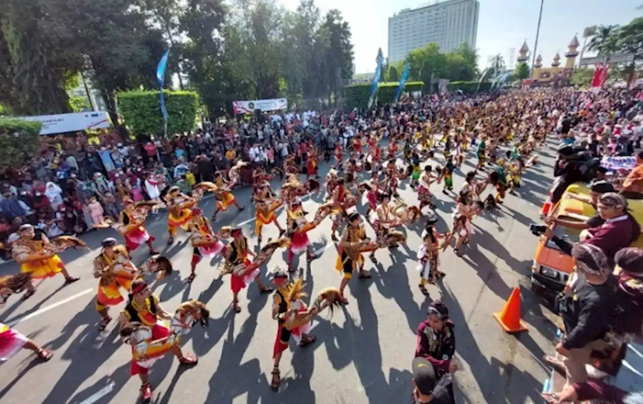 1.050 Seniman Kepung CFD Simpang Lima, Ganjar: Bukti Cinta Seni Tradisional