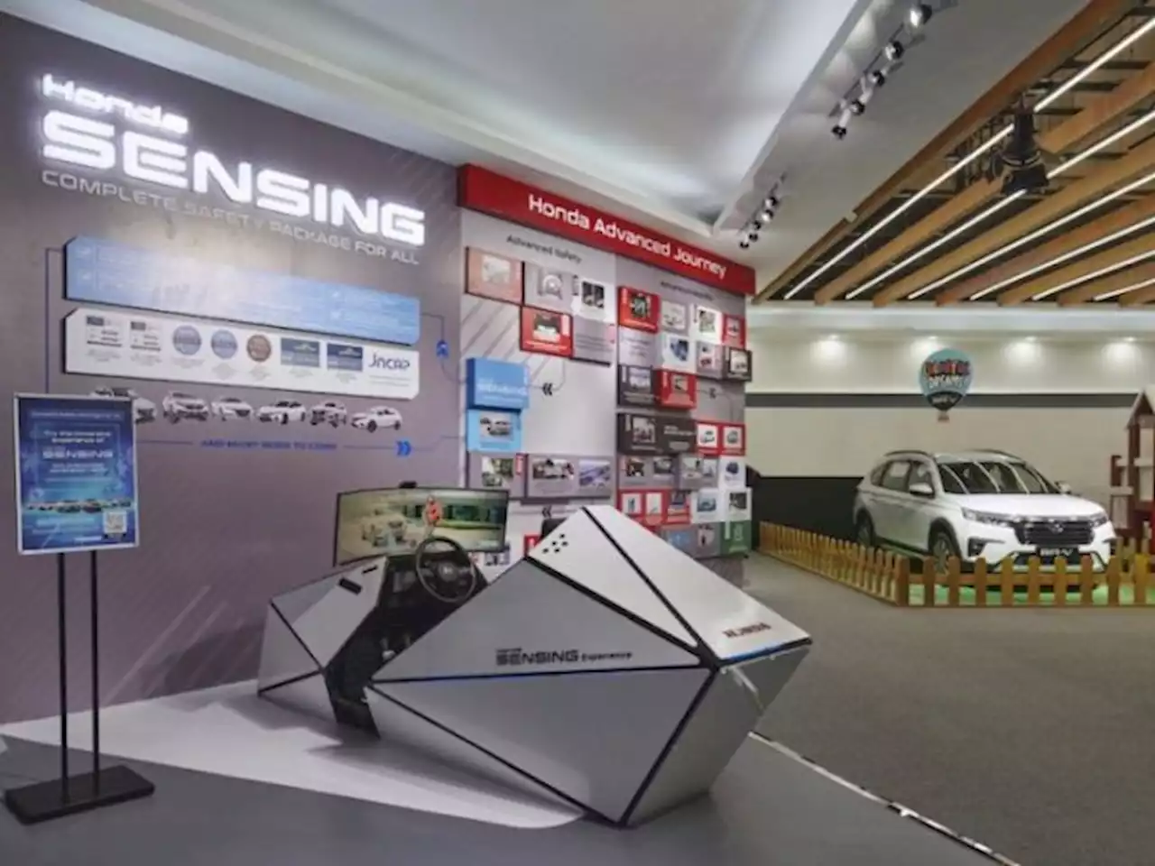 Honda Ajak Pengunjung GIIAS Rasakan Fitur Keselamatan Honda Sensing