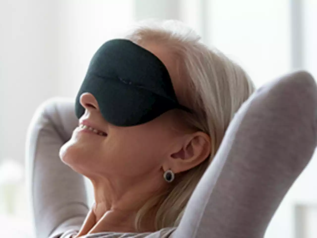 This $15 Pain Relieving Eye Mask Has Been Dubbed a 'Must Have for Migraine Sufferers'