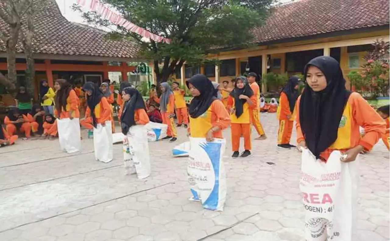 Begini Kemeriahan Siswa SMPN 2 Sambirejo Sragen Peringati HUT ke-77 RI