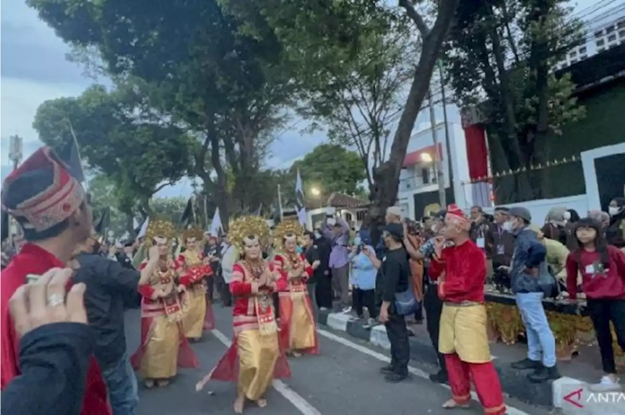 Partai Masyumi Daftar ke KPU Diiringi Tarian Persembahan