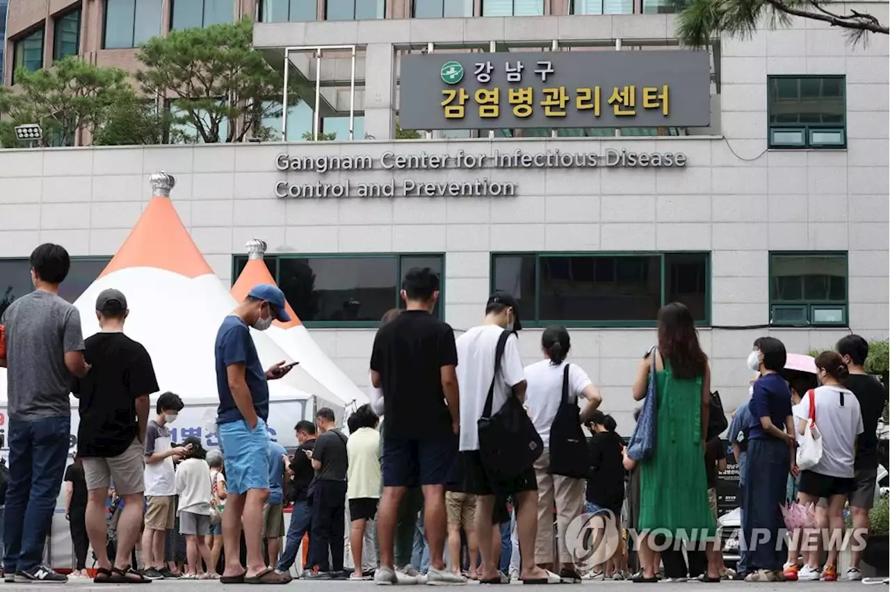 휴가철 이은 연휴에 개학도 코앞…재유행 '긴 꼬리' 나타날까 | 연합뉴스