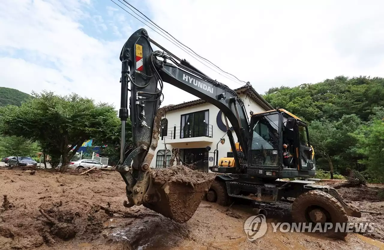 [집중호우] 물폭탄 쏟아진 경기남부…연휴에도 복구 안간힘 | 연합뉴스