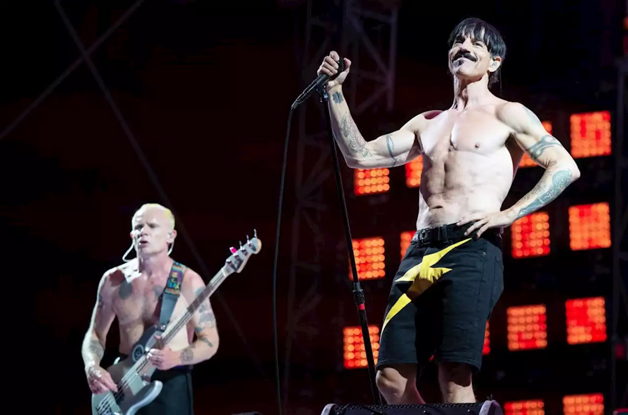 Red Hot Chili Peppers Welcome Family, Dish the Hits at ‘Emotional’ Detroit Concert