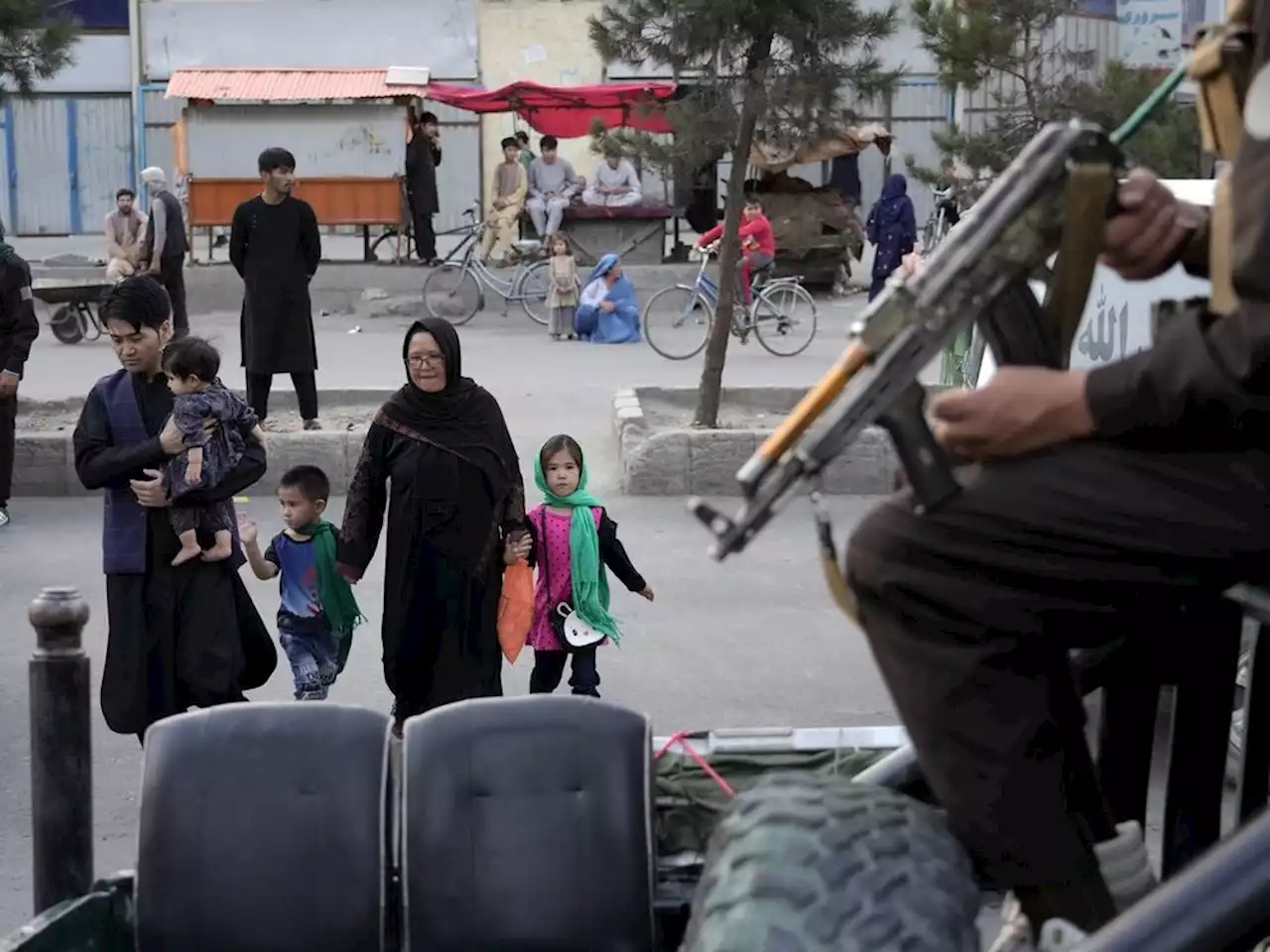 Thousands of Afghans who helped Canada trapped in Afghanistan, struggling to leave