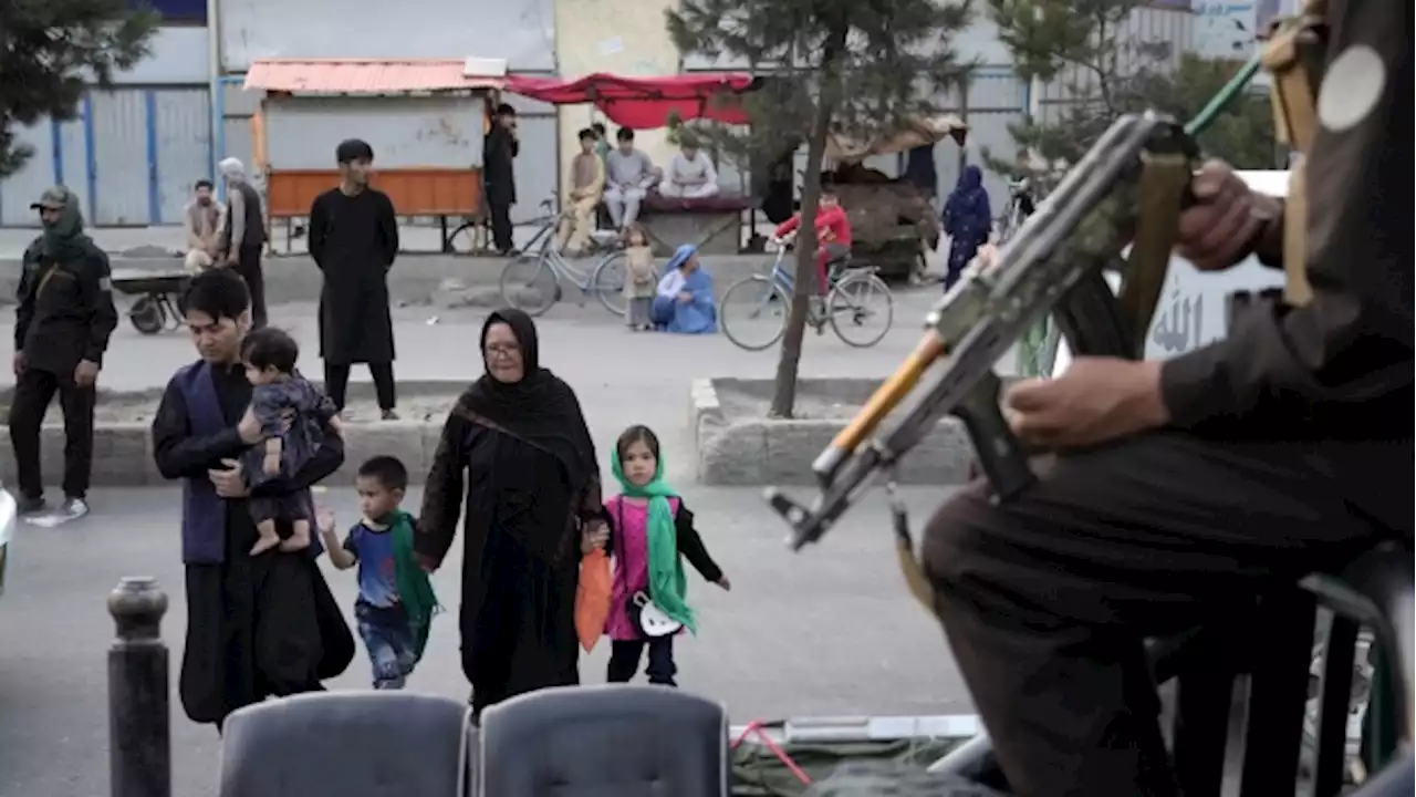 Thousands of Afghans who helped Canada trapped in Afghanistan, struggling to leave
