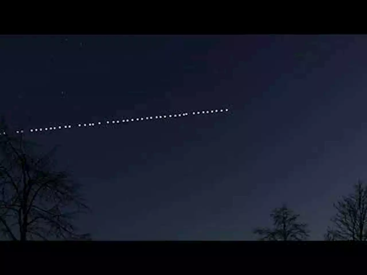 Sajt hjälper dig att hitta Starlink på himlen. Syns ganska tydligt över vissa delar av Sverige just nu.