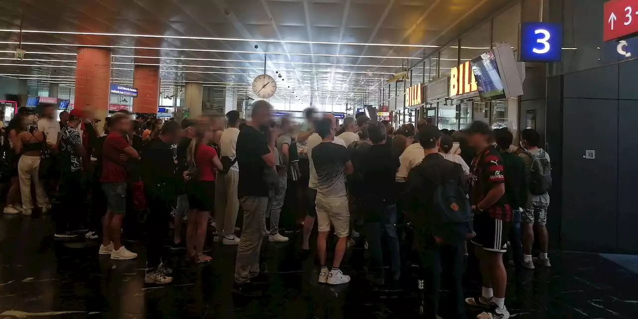 Massenansturm! Riesige Warteschlange vor Billa-Filiale