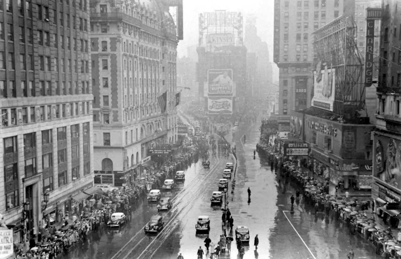 Times Square: The Ultimate Gathering Place - LIFE