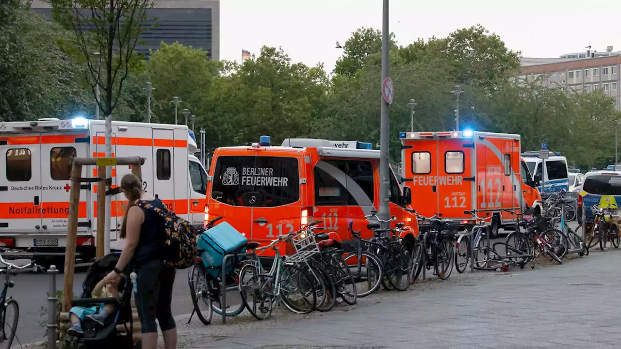 Feuerwehr muss Zug evakuieren - „Massenanfall von Verletzten“