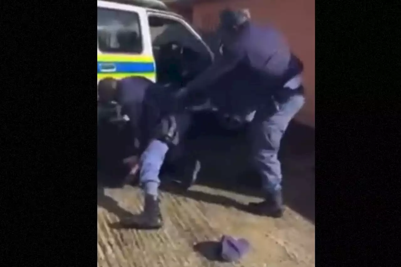 WATCH: Ipid probing two police officers filmed beating man in Fish Hoek | The Citizen